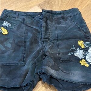 Embroidered Floral Women's Shorts